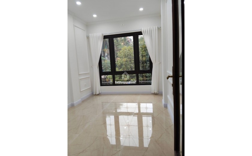 MP Cầu Giấy-2 thoáng-Mặt Sau Ôtô dừng đỗ ngày đêm 40/50m, 5T Thang máy 32 Tỷ