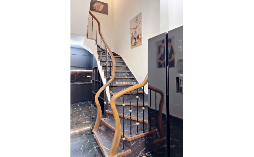 Bán nhà Khâm Thiên, Đống Đa, 28m², 5 tầng, 4.8 tỷ, sổ đỏ