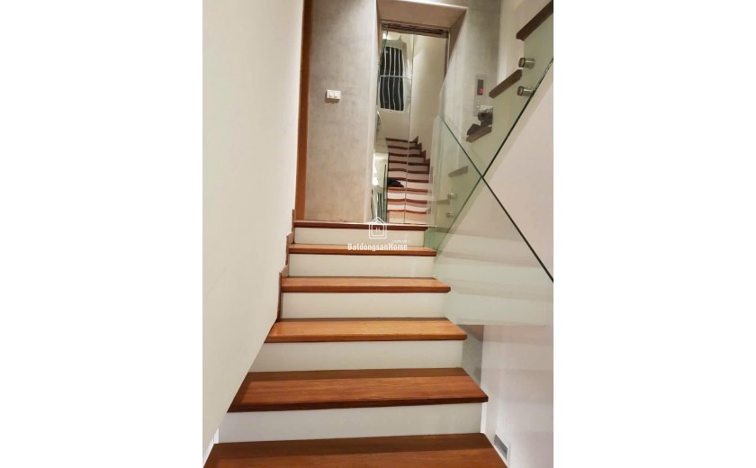 BÁN NHÀ LIỀN KỀ NGUYỄN TUÂN – PHÂN LÔ Ô TÔ TRÁNH – THANG MÁY – VỈA HÈ – 70m2 – 5.7m MT – 28.6 TỶ
