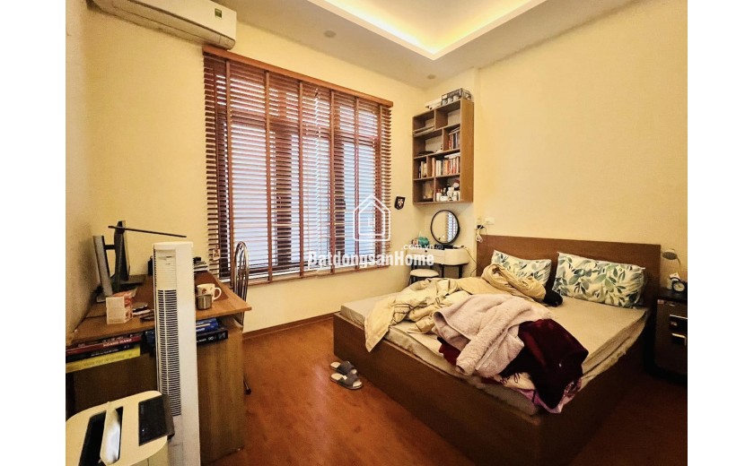 CỰC HIẾM- Ngõ đẹp thẳng tắp cách phố 30m- Nguyễn Khang 40m/4Tầng/MT 4m 10.1 Tỷ