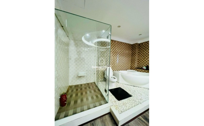 Tòa nhà massage & Karaoke 6 tầng - vip nhất Sơn Trà -30 phòng - Giá 32 tỷ