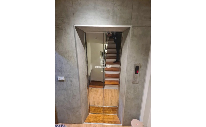 BÁN NHÀ LIỀN KỀ NGUYỄN TUÂN – PHÂN LÔ Ô TÔ TRÁNH – THANG MÁY – VỈA HÈ – 70m2 – 5.7m MT – 28.6 TỶ