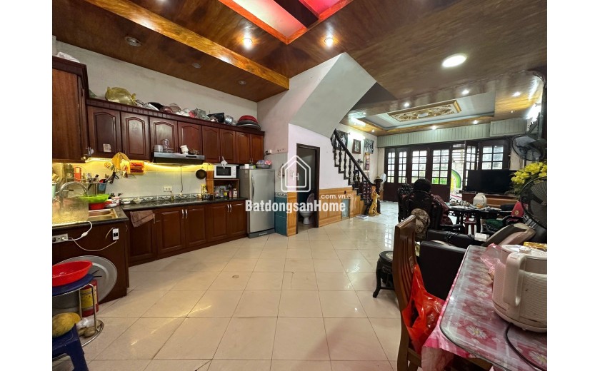 BÁN NHÀ MẶT PHỐ CỰ LỘC – HÀNG XÓM ROYAL CITY – 2 THOÁNG – OTO DỪNG ĐỖ - 5.2m MT - 60m2 – 17 TỶ