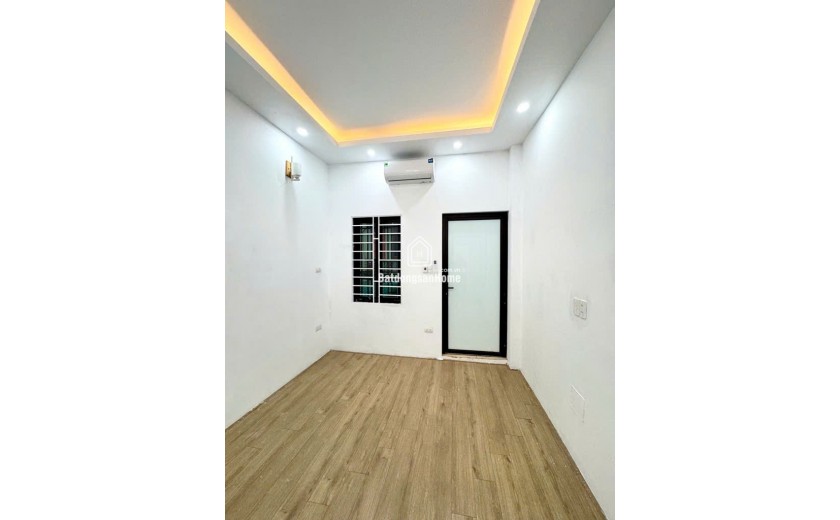 Nhà đẹp 3 tầng 43m² - Hoàng Mai - 6.6 tỷ - Sổ đỏ - Ô tô đỗ cửa