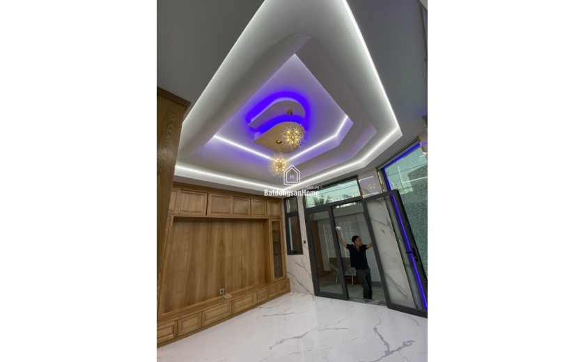 Bán nhà mặt phố Q.9, Thủ Đức, DT 90m2, 4 tầng, 10.2 tỷ, sổ hồng