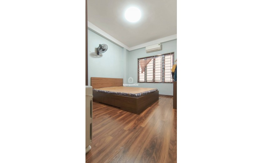 Chính chủ bán gấp nhà mới, ngõ ô tô, Kinh Doanh, ngõ 53 Quan Nhân;  DT: 50 m2 –  5 tầng. 9,8 tỷ.