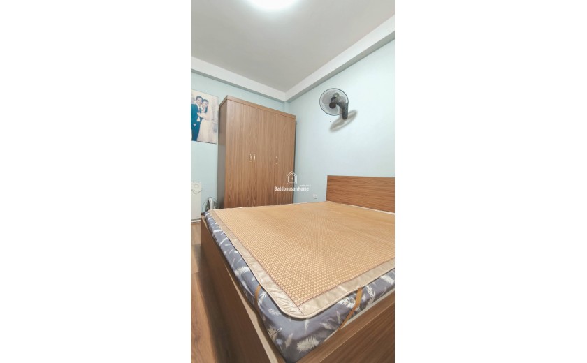 Chính chủ bán gấp nhà mới, ngõ ô tô, Kinh Doanh, ngõ 53 Quan Nhân;  DT: 50 m2 –  5 tầng. 9,8 tỷ.