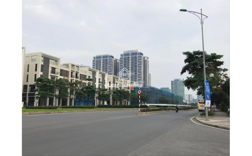 Bán mảnh đất vàng duy nhất MP Nguyễn Văn Huyên, Cầu Giấy dt xấp xỉ 400m2, mặt tiền 8-15m, giá cực rẻ