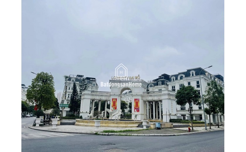 Định cư Úc cần bán LÔ GÓC shophouse Liền kề Louis City 3 Đại Mỗ, 240m, 5 tầng, 2 thoáng trước sau, vỉa hè rộng, giá 110 tỷ (có tl).