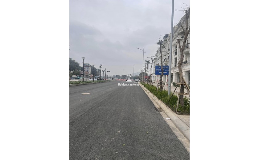 Bác Nam gửi bán LÔ GÓC shophouse Liền kề Louis City 3 Đại Mỗ, 240m, 5 tầng, 2 thoáng trước sau, vỉa hè rộng giá 130 tỷ (có tl).