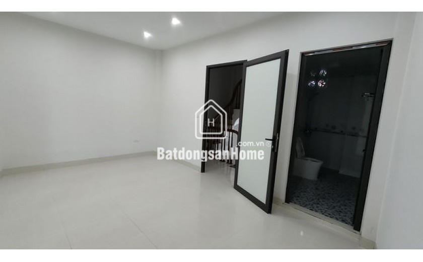 Bán nhà Quang Lãm 33mx5 tầng, nhà mới đẹp, ngõ thông 3 gác 4.25 tỷ.