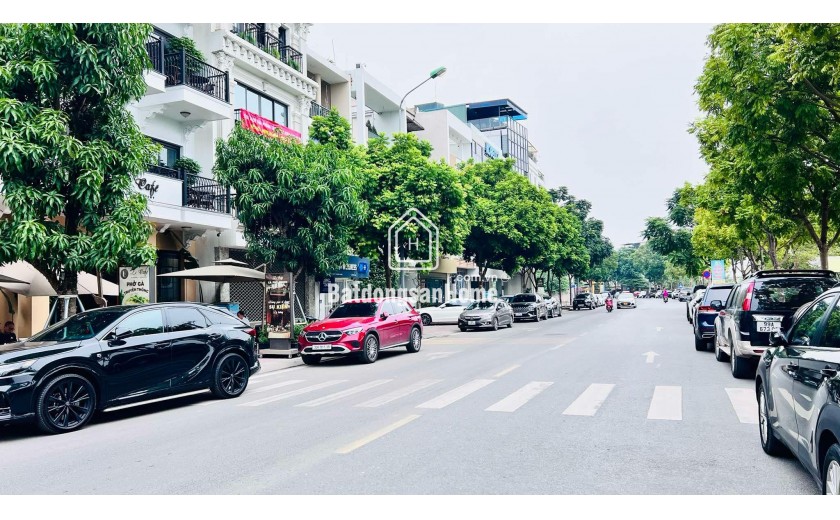Siêu phẩm Lâm Hạ, 3 thoáng, 260m x 7 tầng, mặt tiền 45m, view hồ, dòng tiền 250tr/tháng
