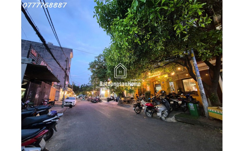 Biệt thự 4 tầng mặt tiền khu ẩm thực Phan Xích Long Phú Nhuận