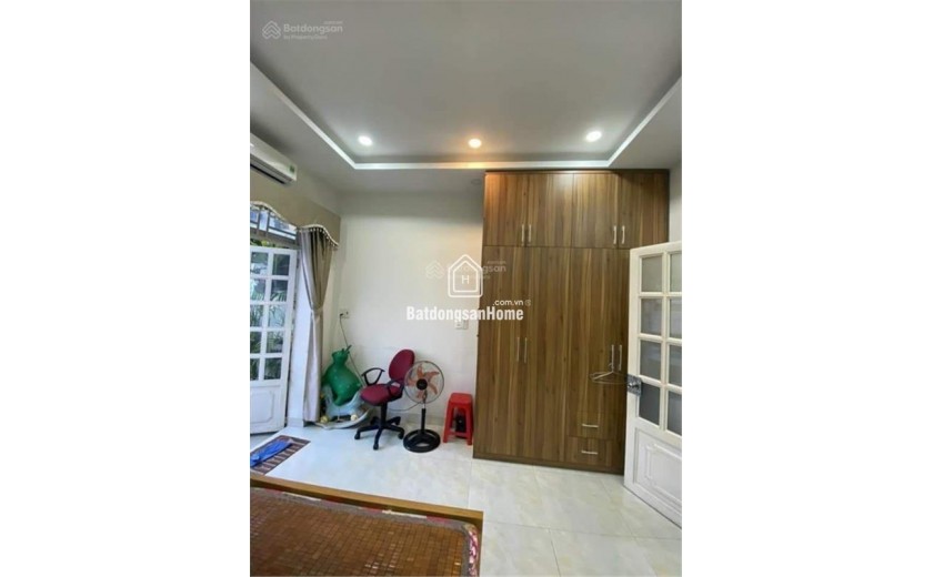 https://batdongsan.com.vn/ban-nha-rieng-phuong-dinh-cong/dai-kim-linh-dam-mot-buoc-ra-pho-dep-lung-linh-ban-khu-vuc-dai-kim-linh-dam-pr42374608