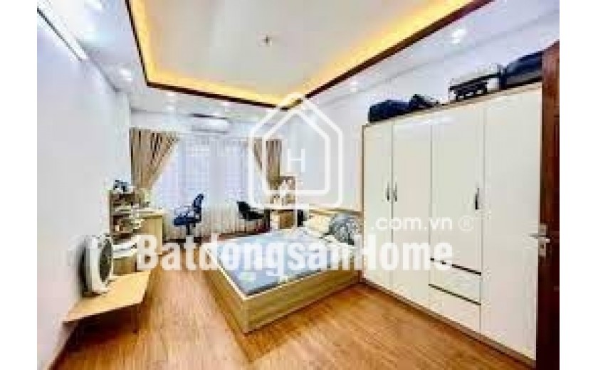 Bán nhà La Thành ngõ thông, 37m2 mặt tiền rộng, 5 tầng giá chỉ 4,4 tỷ rất hiếm