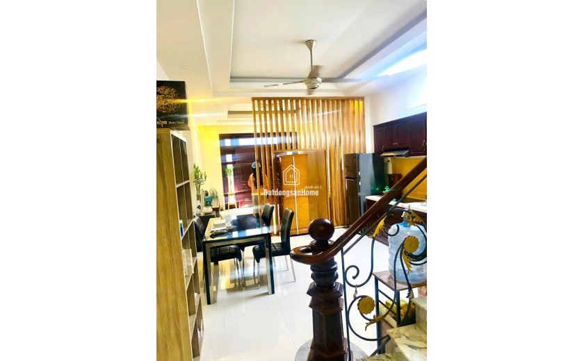Bán nhà 59m2, 4 tầng, 3PN, 4WC, Q.2, 6.9 tỷ, sổ hồng