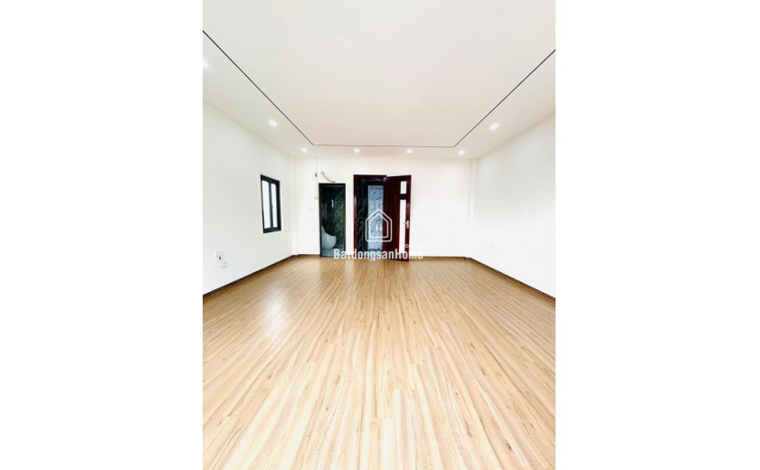 NHÀ MỚI ĐẸP Ở LUÔN PHỐ NGUYÊN VĂN CỪ- LONG BIÊN, 51 M2, 6 TẦNG, MẶT TIỀN  5M, 9.55 TỶ.