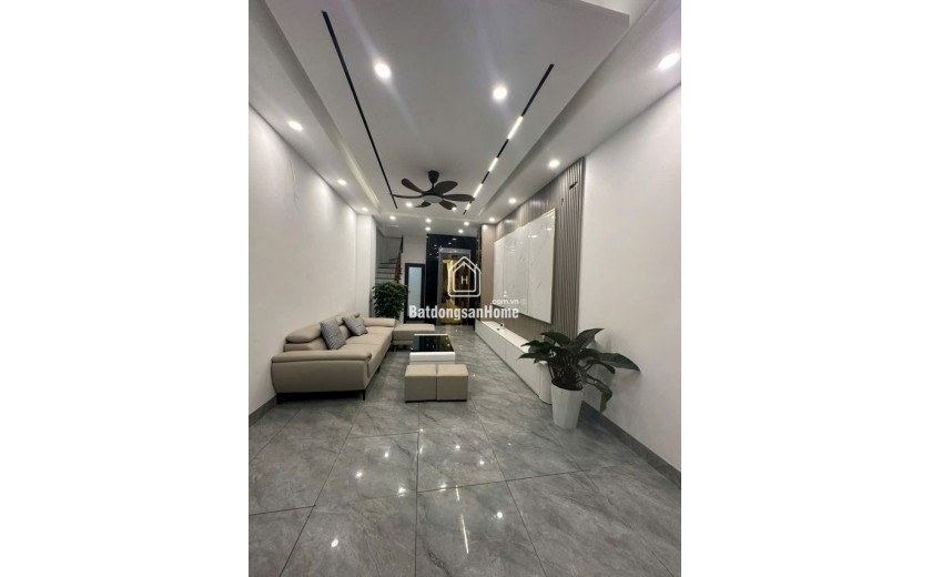 NHÀ ĐẸP MỚI  PHỐ NGỌC THỤY 8.5 TỶ, GARA Ô TÔ,38 M2, 7 TẦNG- THANG MÁY,LONG BIÊN.