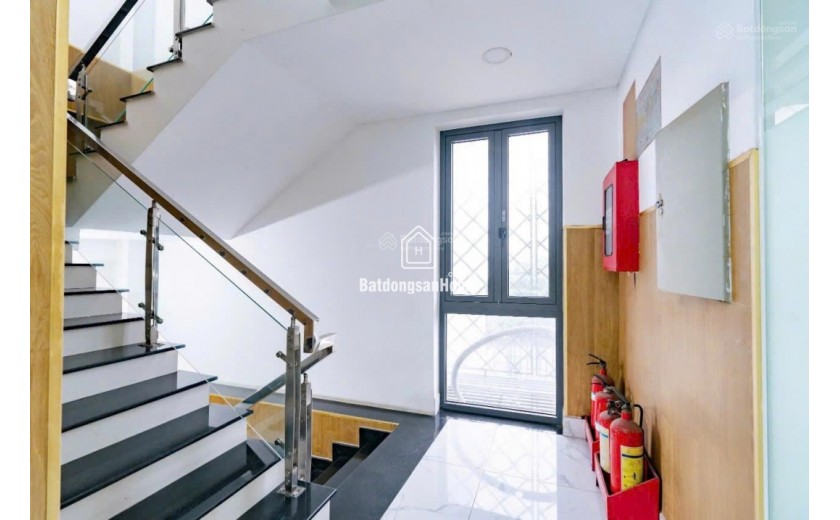 Bán toà nhà Đại Phát, Mặt Tiền Kinh Doanh Đa Ngành Nghề, Giáp Nguyễn Oanh, SHR