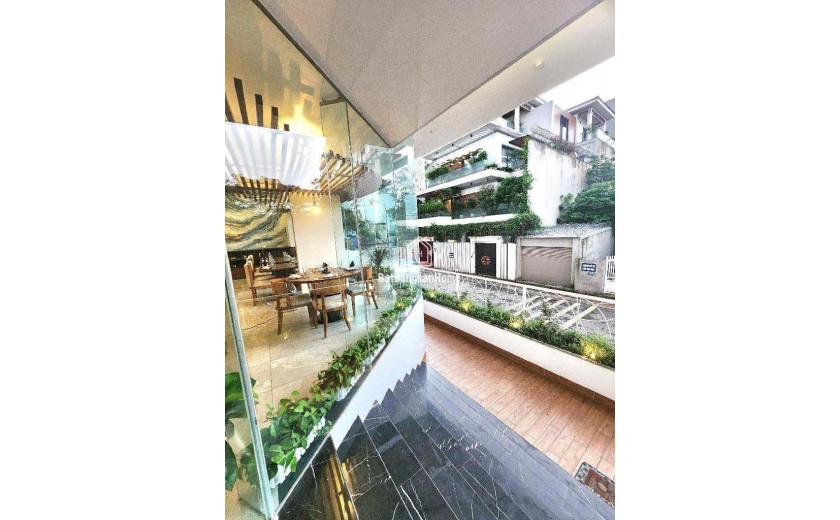 Siêu phẩm Lâm Hạ, 3 thoáng, 260m x 7 tầng, mặt tiền 45m, view hồ, dòng tiền 250tr/tháng