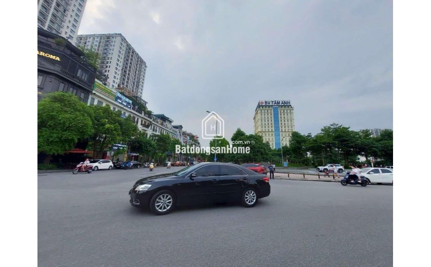 Siêu phẩm Lâm Hạ, 3 thoáng, 260m x 7 tầng, mặt tiền 45m, view hồ, dòng tiền 250tr/tháng
