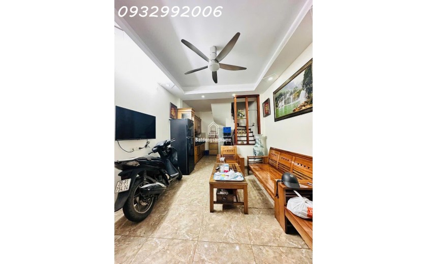 Cần bán nhà Cầu Giấy VỊ TRÍ ĐẸP nhà ở luôn 5 tầng x30m 6.8 tỉ