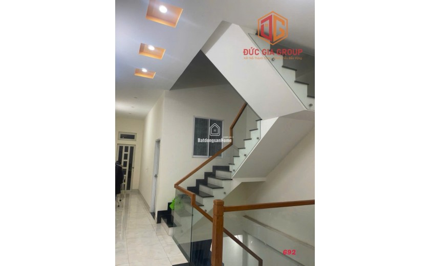 Bán nhà 1 trệt 2 lầu mới đẹp, KDC Bửu Long, Mặt tiền KD được chỉ 4,5 tỷ