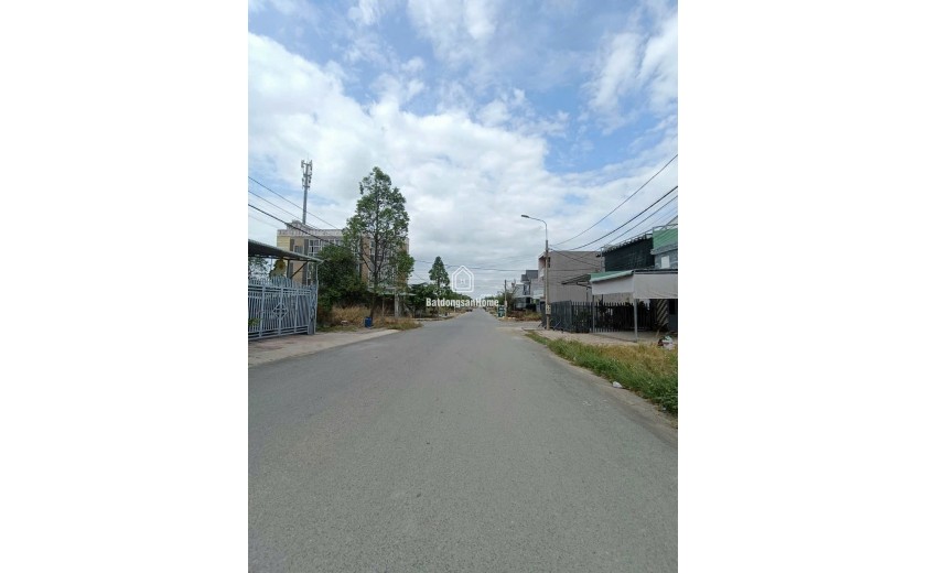 Bán nhà lầu đẹp tại KDC Thạnh Phú, Vĩnh Cửu, đường nhựa 8m chỉ 2 tỷ150