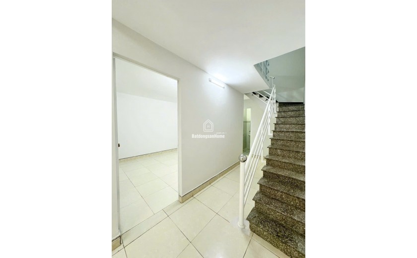 Bán nhà sát chợ Thanh Hoá, Trảng Dài, nhà đẹp, sân oto chỉ 1ty990