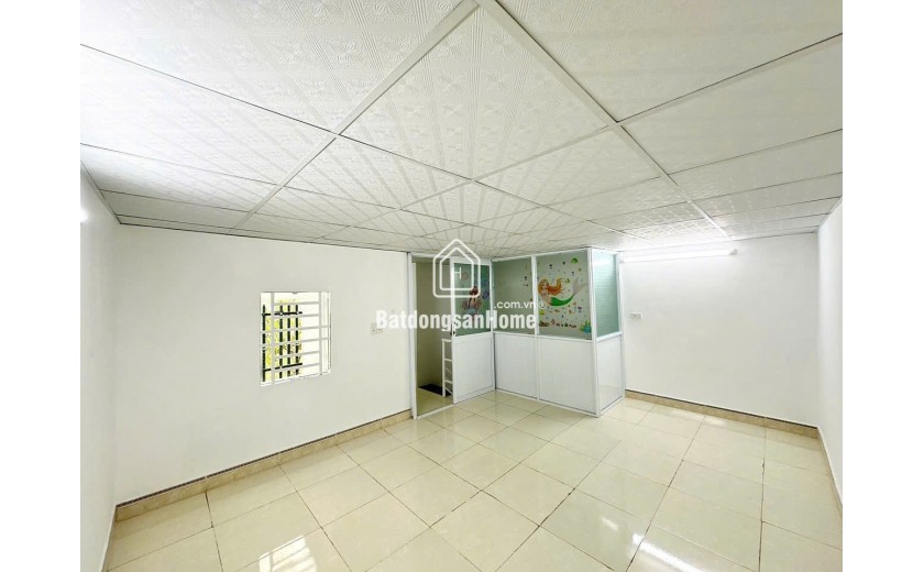 Bán nhà sát chợ Thanh Hoá, Trảng Dài, nhà đẹp, sân oto chỉ 1ty990