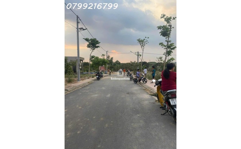 Đất nền Bình Minh Trảng Bom Đồng Nai sổ riêng thổ cư 1 sẹc QL1A , gần trường Quốc Tế Trịnh Hoài Đức 1 tỷ 150 . LH 0799 216 799 em Trinh.
