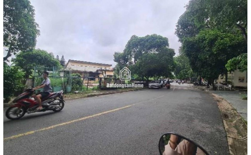 CẦN BÁN BIỆT THỰ LÀNG GIÁO SƯ ( LÀNG ĐẠI HỌC THỦ ĐỨC ) 1679M. BÁN 145 TỶ. TL.