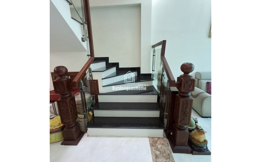 NHÀ 3 TẦNG ĐẸP ĐẤT 78M2 – 4 NGỦ Ở NGAY – Ô TÔ ĐỖ CỬA – KIỆT 5M THÔNG TỨ TUNG 4.65 TỶ