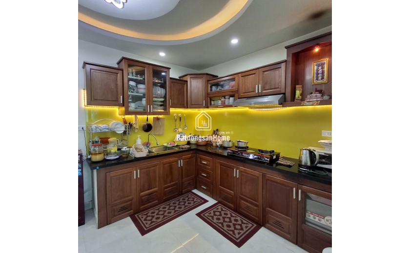 NHÀ 3 TẦNG ĐẸP ĐẤT 78M2 – 4 NGỦ Ở NGAY – Ô TÔ ĐỖ CỬA – KIỆT 5M THÔNG TỨ TUNG 4.65 TỶ