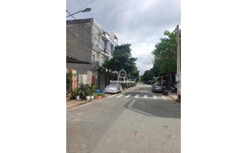 Bán gấp lô đất thổ cư 68m2, Q.9, đường Trường Lưu quận 9, 2.9 tỷ, sổ đỏ.