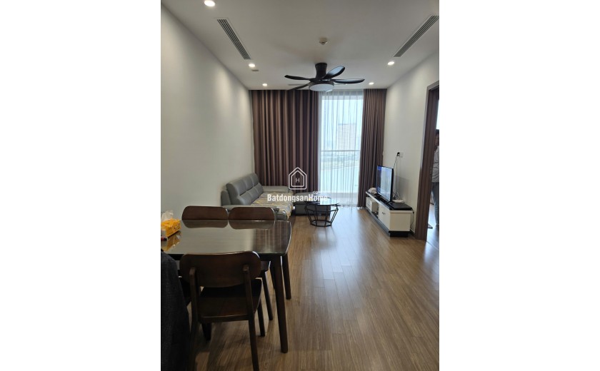 Căn hộ 2 ngủ 2 WC view hồ điều hòa giá rẻ nhất lúc này tại Vinhomes Skylake Phạm Hùng