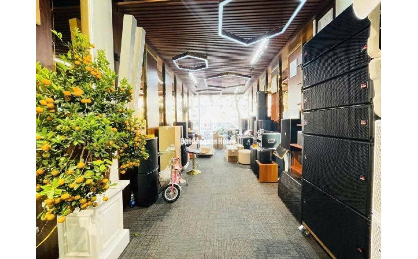 BÁN GẤP MẶT PHỐ VIP CẦU GIẤY, 4 LÀN XE, VỈA HÈ ĐÁ BÓNG, 5 TẦNG, KINH DOANH, CHỈ 21 TỶ