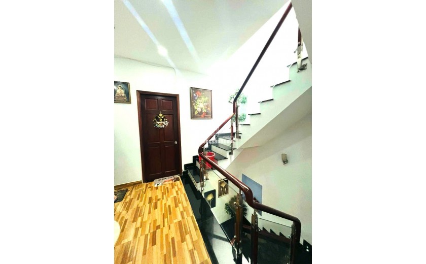 ziu hót giá rẻ 5ty 5t tầng -ngan 7.2m dài 10 phân lơ -ô tô vào nhà -nhà mói -pháp lý chẩn nguyẻn van cừ .tân tạo a bình tân