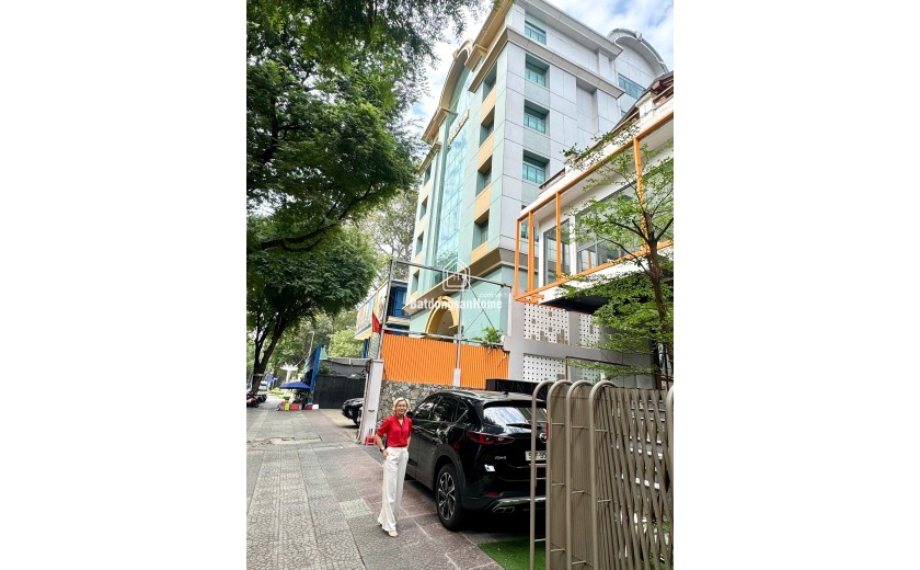 CHUYỂN NHƯỢNG BIỆT THỰ 100 NGUYỄN DU QUÂN 1