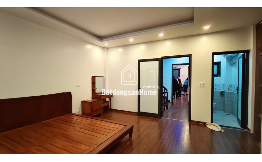 Bán Nhà Lạc Long Quân 90m x 5 Tầng Ô Tô Vào Nhà Thoáng Trước Sau Giá 18.8 Tỷ