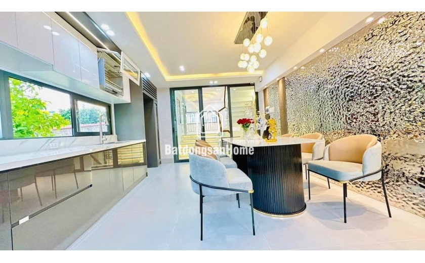 SỐC!NHÀ MỚI Ở NGAY KHU PHÂN LÔ-thang máy-OTO-50M2 10,8 TỲ,Đống Đa.