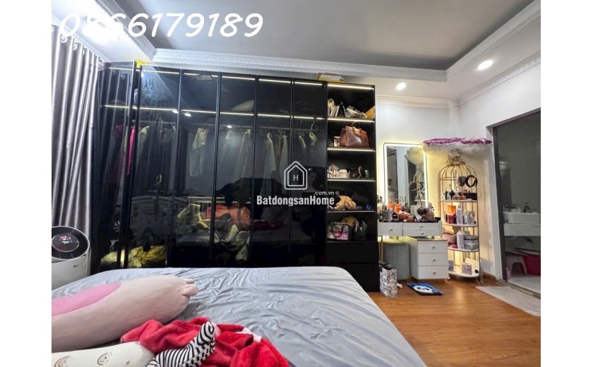 Bán nhà nhỉnh 8 tỷ ngõ ô tô,5 tầng ,3 phòng ngủ khép kín , để lại full nội thất