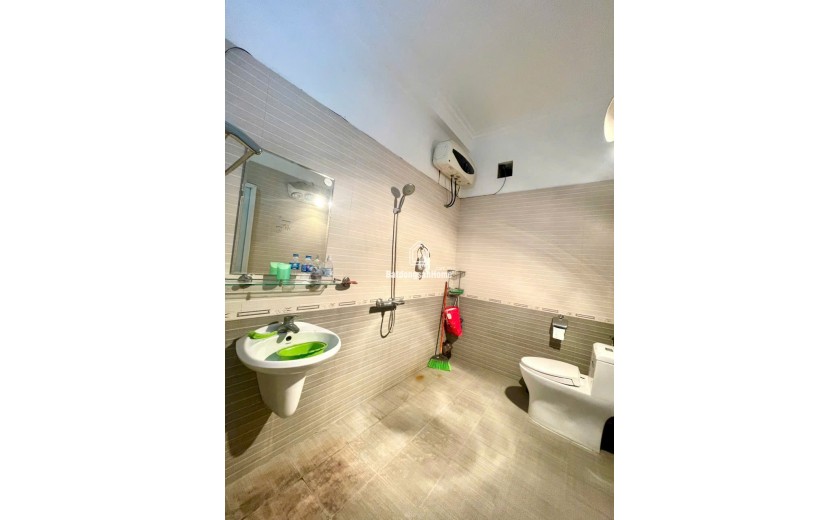 Bán nhà phân lô Quán Nam, 90m2, 4 tầng sân cổng, đường 12m, Giá 7.6 tỉ
