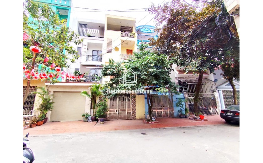 Bán nhà phân lô Quán Nam, 90m2, 4 tầng sân cổng, đường 12m, Giá 7.6 tỉ
