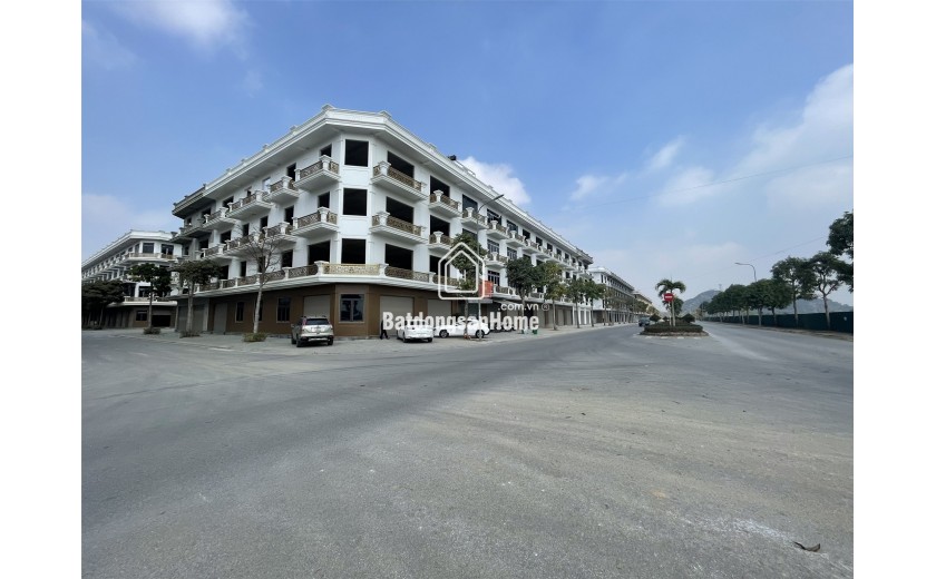 CĂN GÓC  4 TẦNG. SANG TÊN SỔ NGAY, VIEW CÔNG VIÊN. LH: 0966 343 969