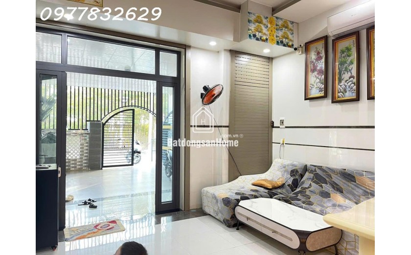 Bán nhà đường D Tân Bình - TX LaGi KDC SGHT để lại toàn bộ nội thất