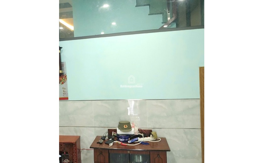 Mặt TIỀN QUẬN 9, Ngang 5m, Đường 30m, DT 110m2, 4 tầng kiêng cố, giá chỉ 8ty hơn.