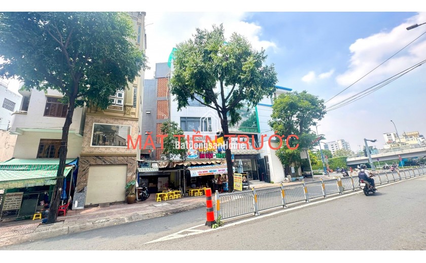 CHỦ ĐANG Ở NƯỚC NGOÀI NHIỆT BÁN CĂN NHÀ 2 MẶT TIỀN ĐƯỜNG VĨNH KHÁNH & BẾN VÂN ĐỒN- GẦN TRƯỜNG HỌC NGUYỄN VĂN TRỖI.