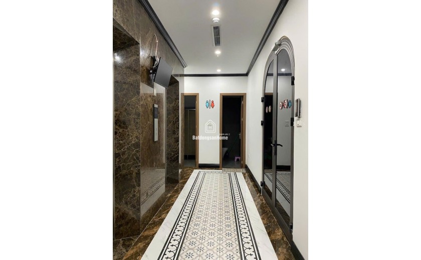BÁN TOÀ BUILDING VỊ TRÍ CẠNH CV CẦU GIẤY, THIẾT KẾ HOÀN THIỆN NỔI BẬT NHẤT KHU VỰC. CĂN GÓC 3 MẶT THOÁNG - NT NHẬP KHẨU - DÒNG TIỀN 3,6 Tỷ/NĂM.