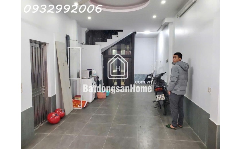 Cần Bán nhà Cầu Giấy LÔ góc, 3 thoáng, thang máy 7 tầng x45m 11 tỉ
